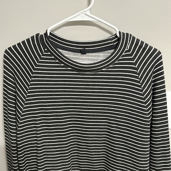 Lou & Grey Signaturesoft Plush Sweatshirt NWT - Picture 3 of 6